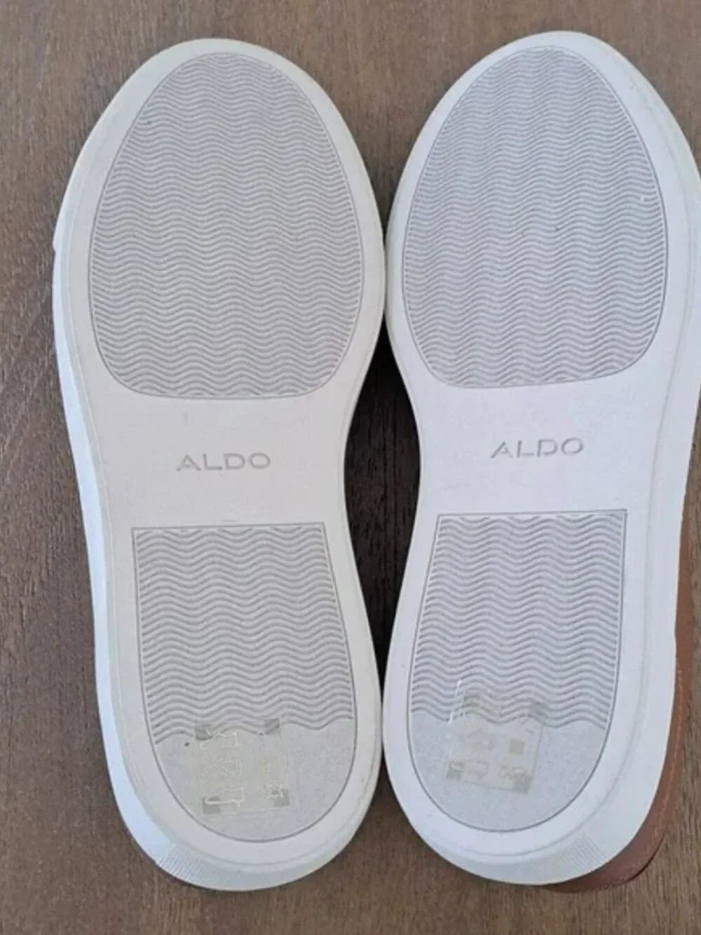 Aldo affected headed box